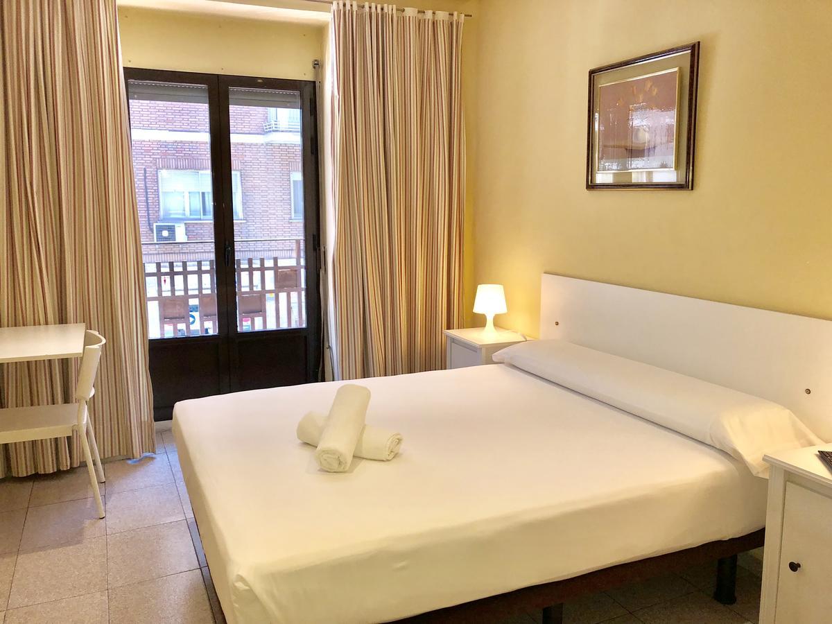 Hostal Arriaza Madrid Buitenkant foto