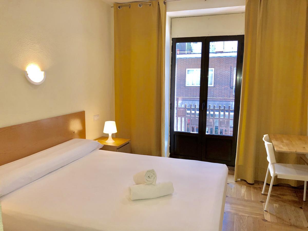 Hostal Arriaza Madrid Buitenkant foto