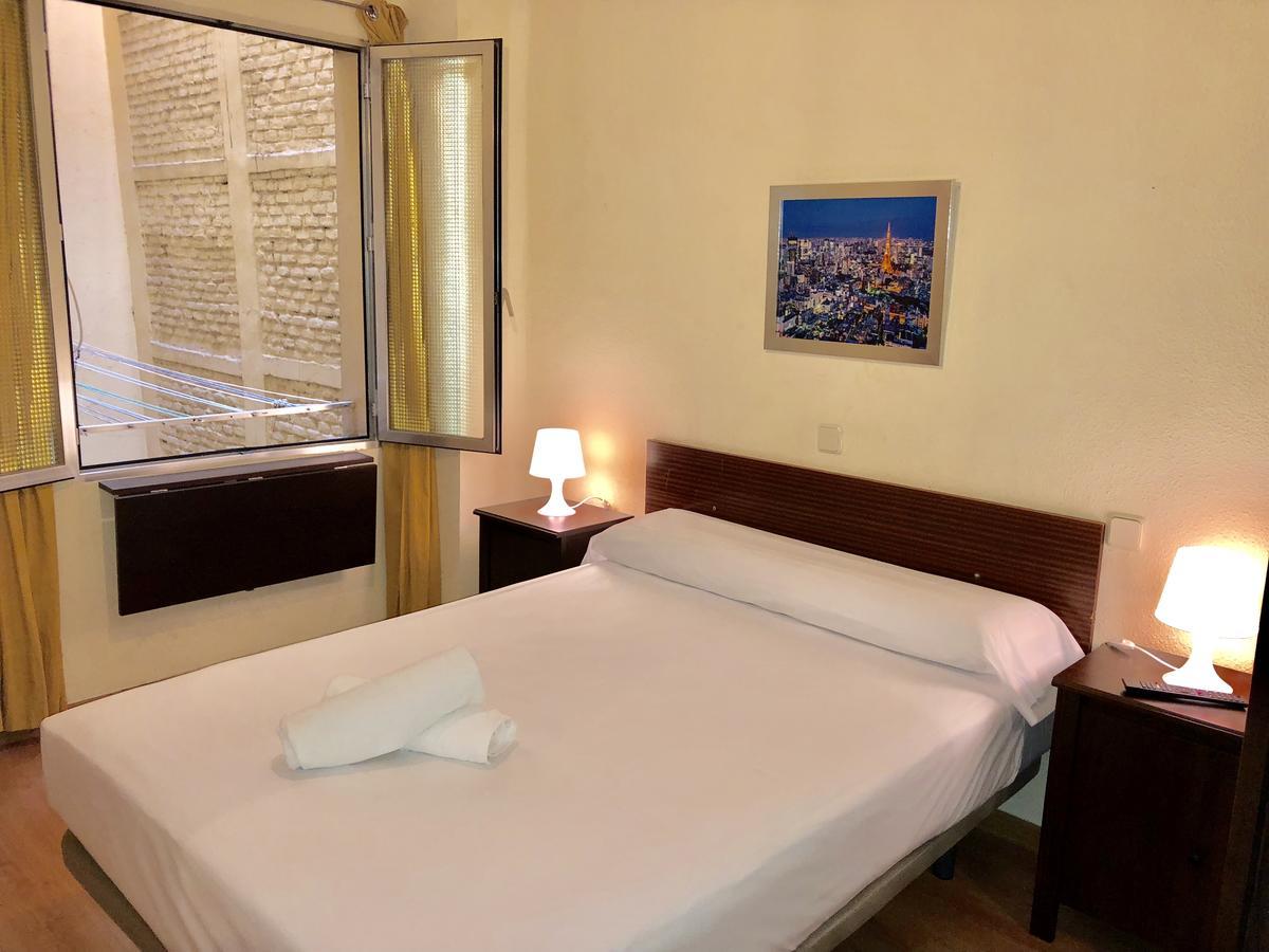 Hostal Arriaza Madrid Buitenkant foto