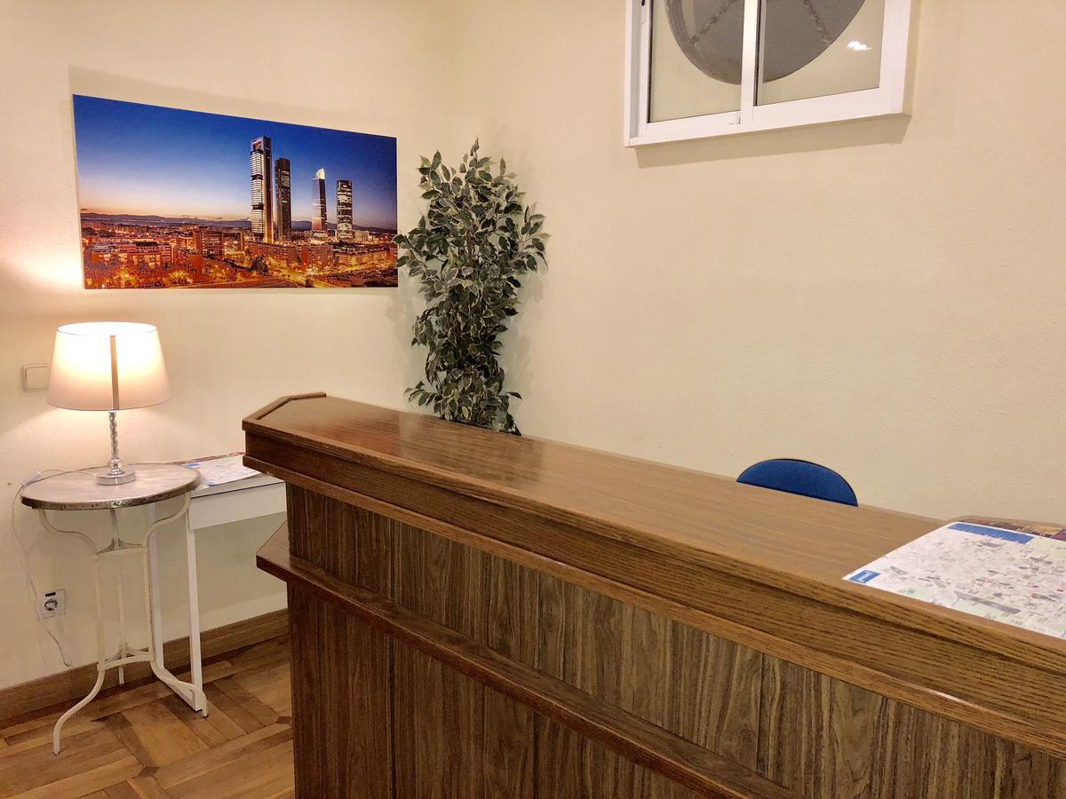 Hostal Arriaza Madrid Buitenkant foto
