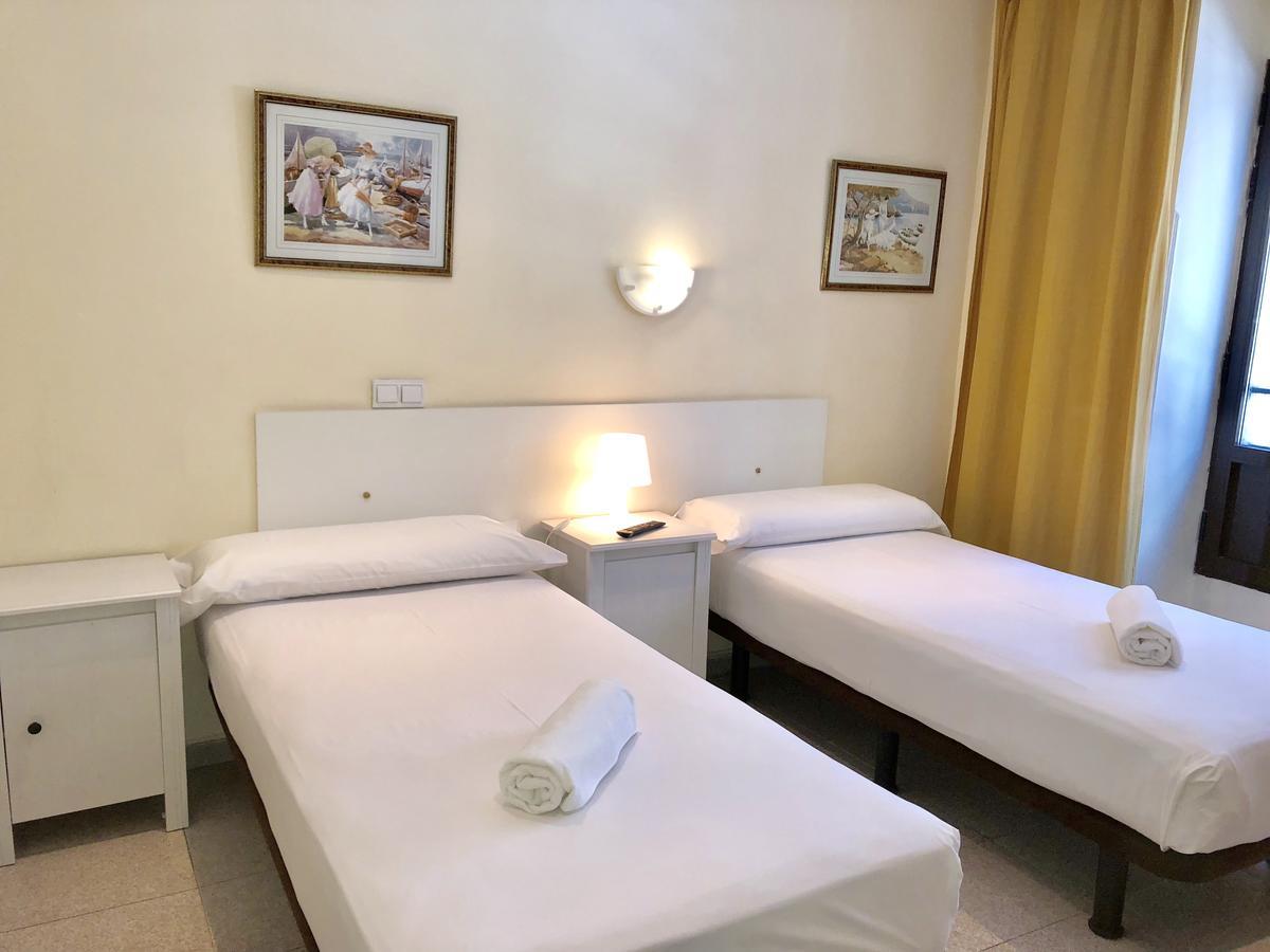 Hostal Arriaza Madrid Buitenkant foto