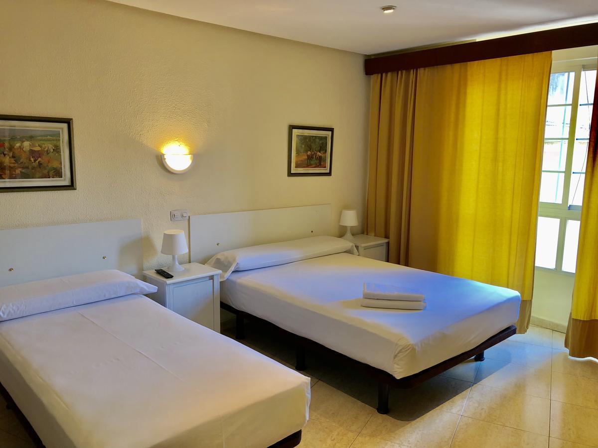 Hostal Arriaza Madrid Buitenkant foto