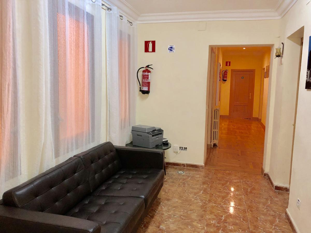 Hostal Arriaza Madrid Buitenkant foto