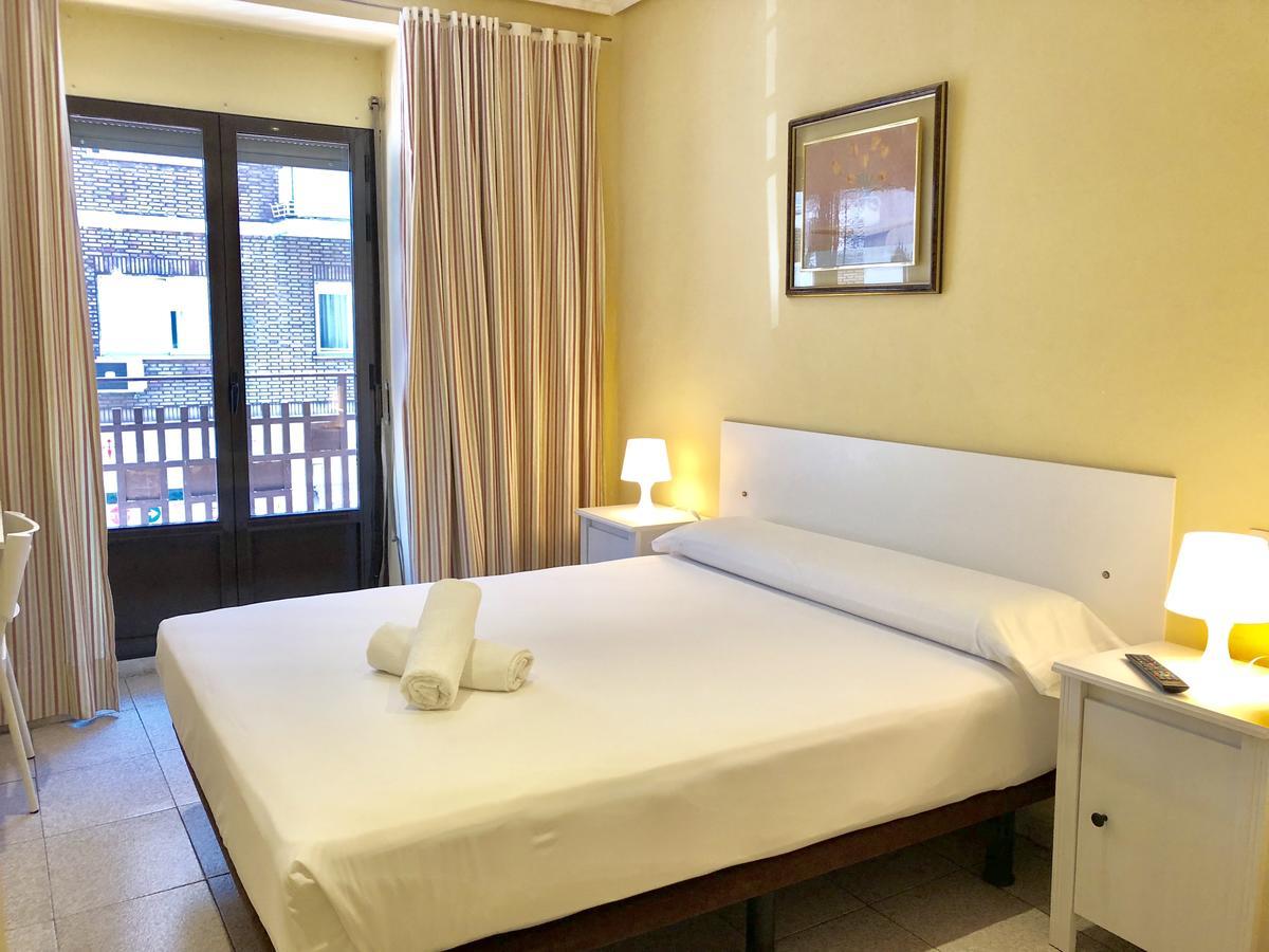 Hostal Arriaza Madrid Buitenkant foto