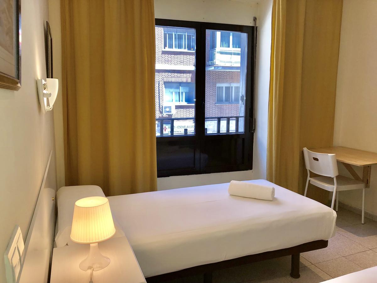 Hostal Arriaza Madrid Buitenkant foto