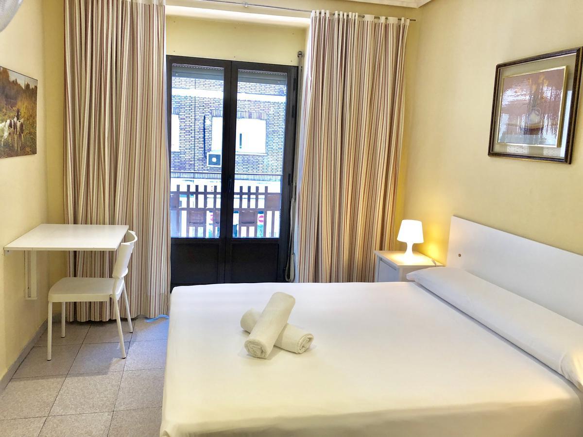 Hostal Arriaza Madrid Buitenkant foto