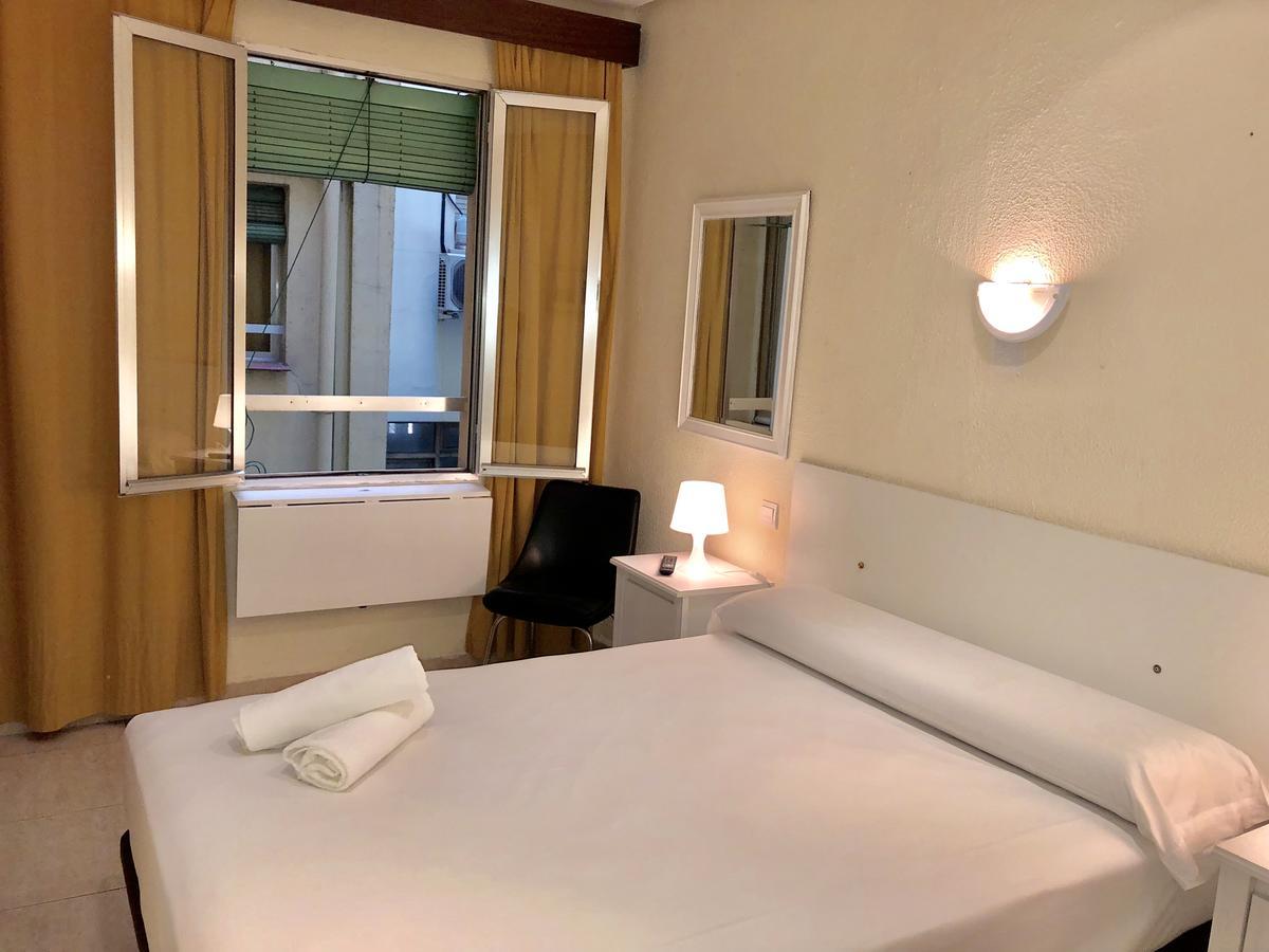 Hostal Arriaza Madrid Buitenkant foto