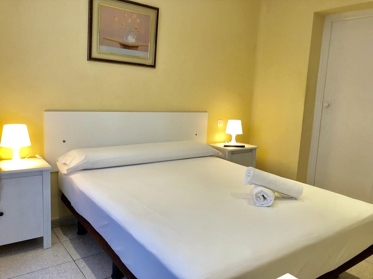 Hostal Arriaza Madrid Buitenkant foto