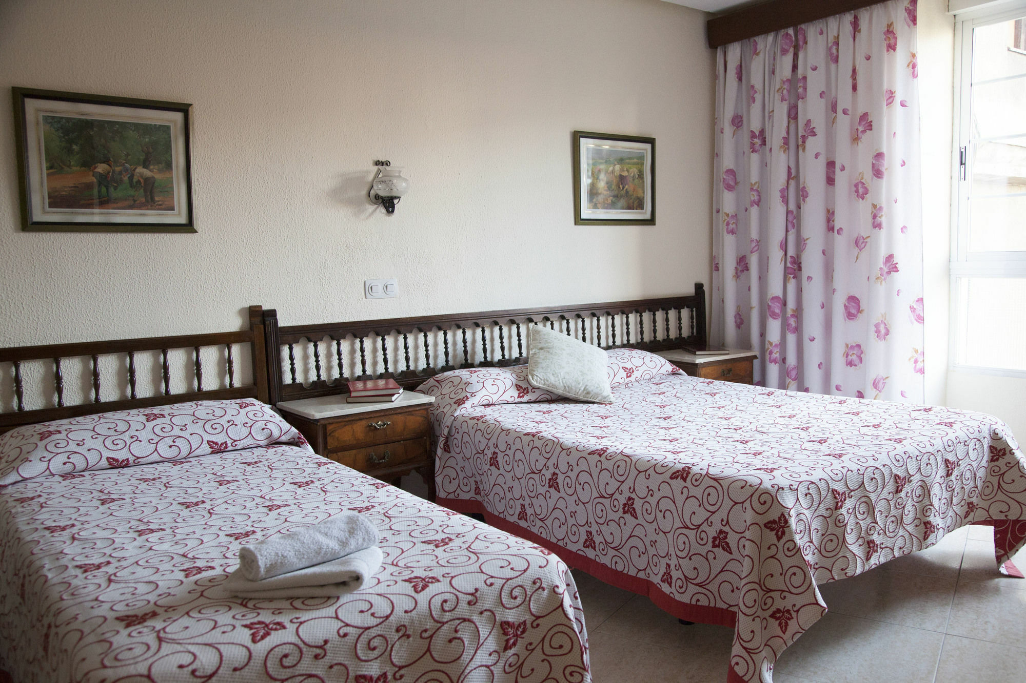 Hostal Arriaza Madrid Buitenkant foto