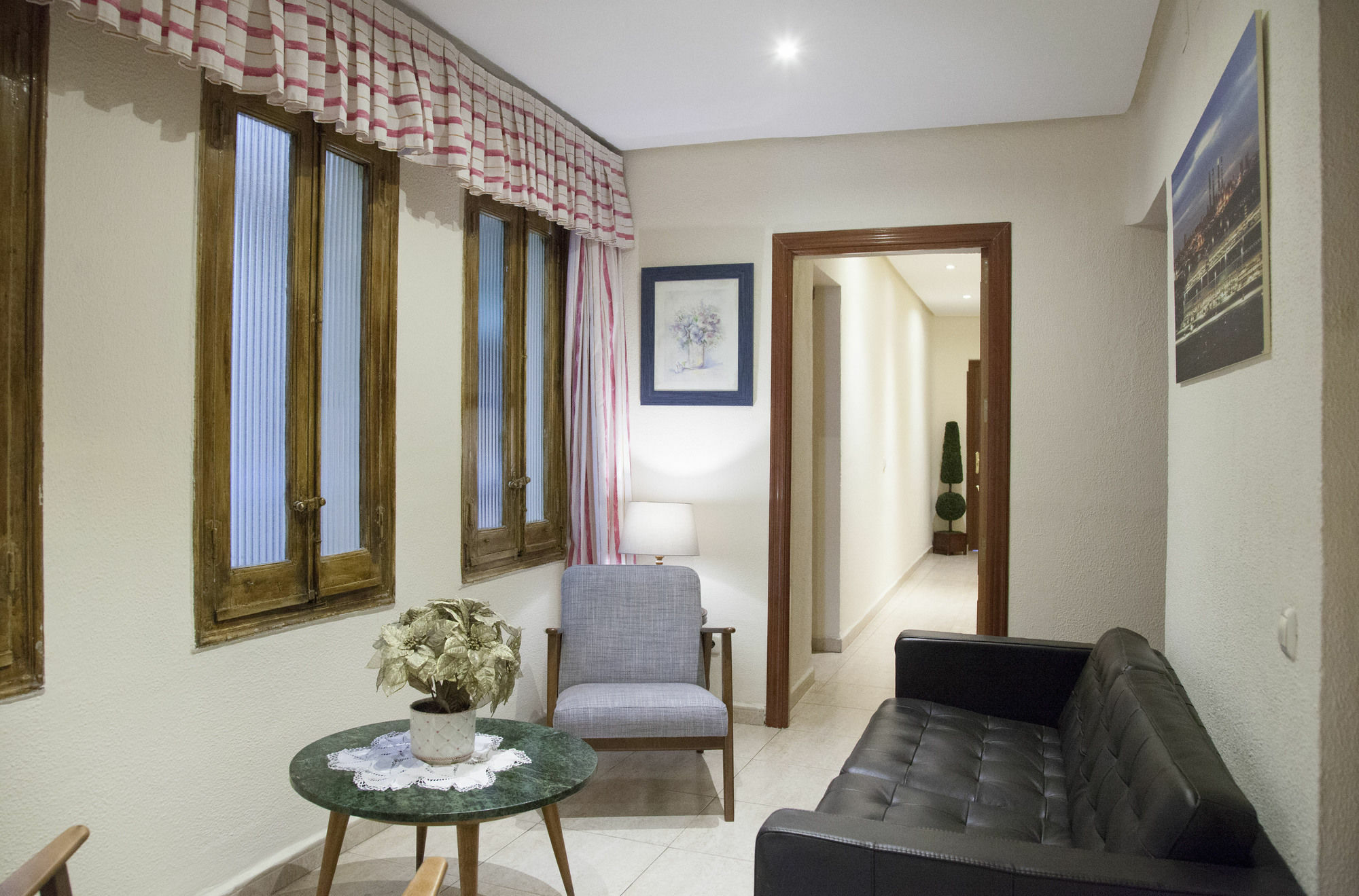 Hostal Arriaza Madrid Buitenkant foto