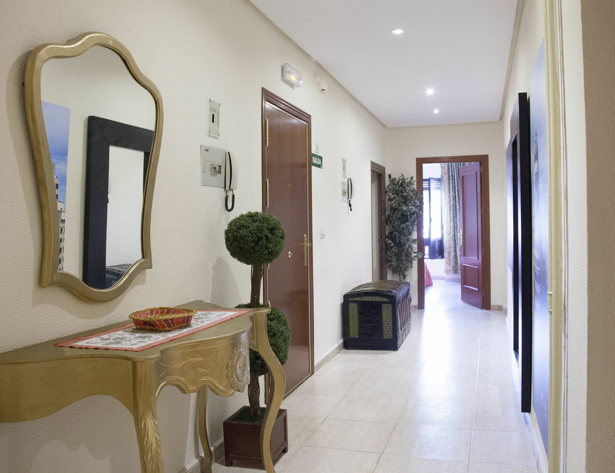 Hostal Arriaza Madrid Buitenkant foto