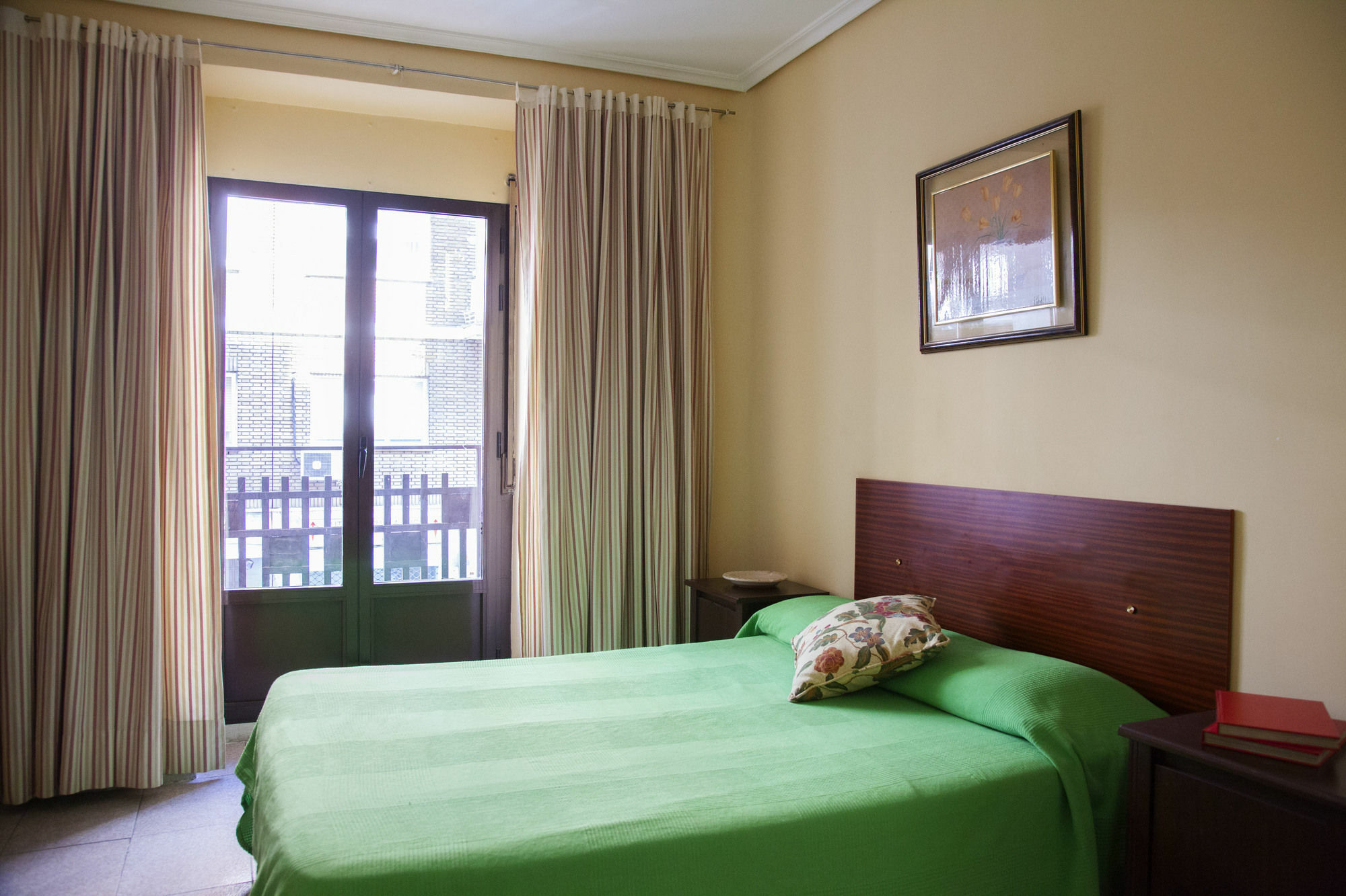 Hostal Arriaza Madrid Buitenkant foto
